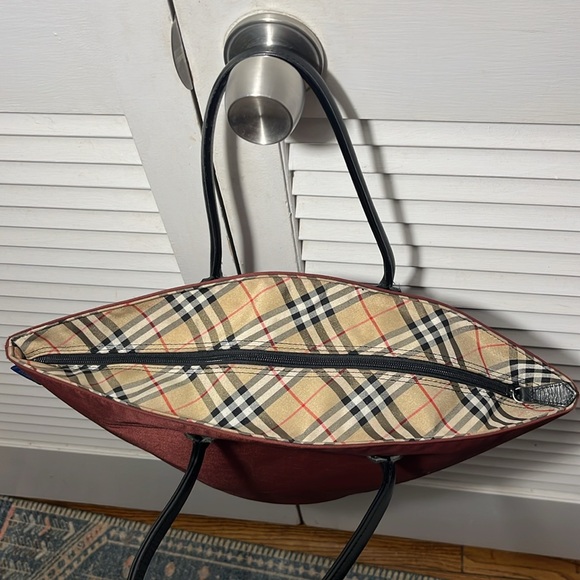 Burberrys of London Blue Label - Burgundy Vintage tote w/ COA -PRICE FIRM - Picture 3 of 8